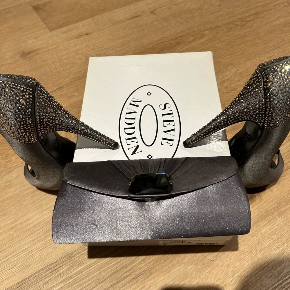 Satin steve madden size 7 shoe with matching bag
